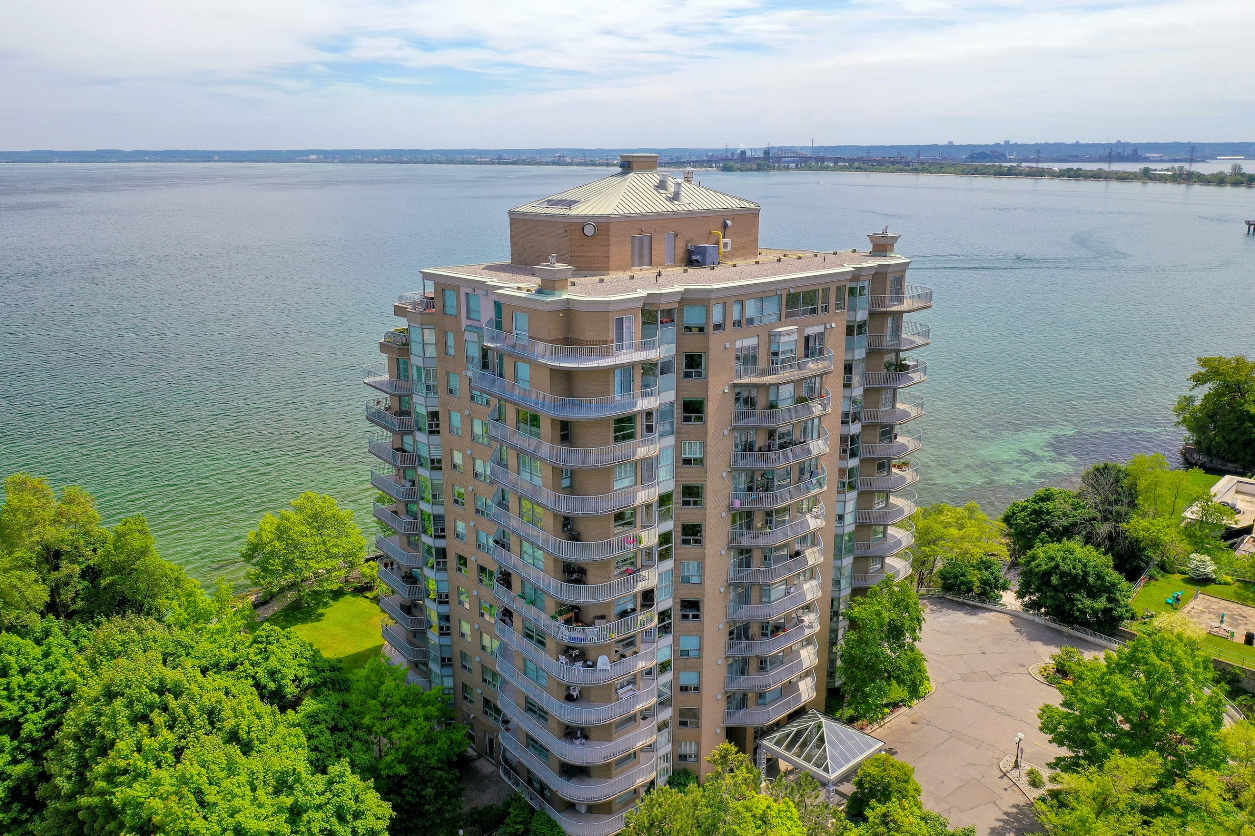 Curated visual reference: Fresh Look at Lakepoint Luxury Condominiums